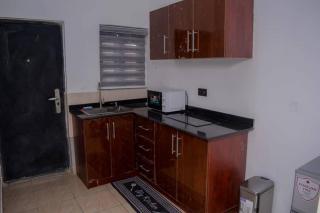 Bamgbose Apartments - Sleeps 2 - Parking - WiFi - 3