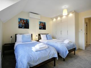 4BRD Luxury House RG2 - Free Parking - Earley - 3