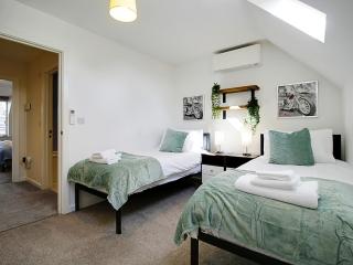 4BRD Luxury House RG2 - Free Parking - 1