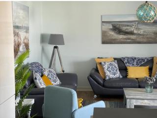 Stunning Coastal Retreat -Mins From Harbour Beach - Charlestown - 3