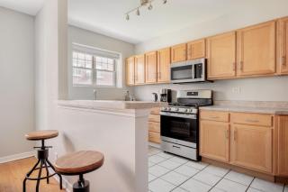 Evanston 2br w courtyard nr Northwestern beach CHI-953 - 5