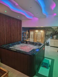 Suite Tropicale avec jacuzzi YaoSpa60 - - 1