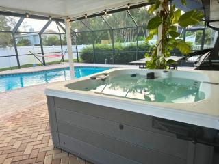 Perfect Family Getaway, Heated Pool, Hot Tub, Ping Pong, Massage Chair just minutes to Beach, Nature Preserve & Pickleball! - Bradenton - 6