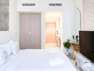 Sleek Studio in Azizi Riviera with Modern Comforts - Dubai - 9