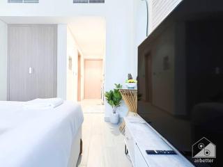 Sleek Studio in Azizi Riviera with Modern Comforts - Dubai - 2