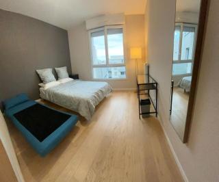 2 BR, 2 min walk to Metro, Gustave Roussy, parking - 4