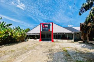 RedDoorz Syariah near RSU Sylvani Binjai - Binjai - 4