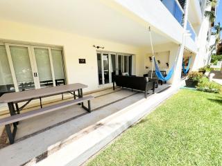 Relax, with our beautiful gardens, large pool and just steps from the beach and lagoon - Puerto Aventuras - 8
