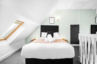Three Bed House - Accommodates 7 - Parking - Garden - Harborne 465H - Birmingham - 3