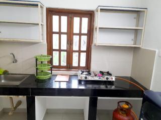 Stylish 2BHK Poolside Retreat With AC -Luxury - Candolim - 3
