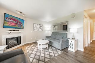 Amazing Condo with King Bed & Hot Tub 101 - 5