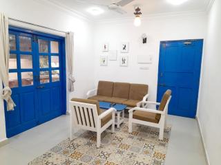 Stylish 2BHK Poolside Retreat With AC -Luxury - Candolim - 6