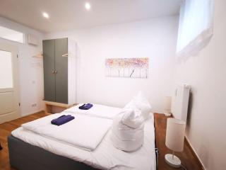 INVAL by ROCKCHAIR Apartments l SUPERHOST Status l 2 Bedrooms Boxspringbeds 2 Bathrooms in City Center "Mitte" - Cozy Maisonette Family & Business Flair welcomes you! - Berlino - 3