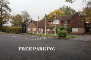 Trivelles Waterhall Country Gatwick Hotel & airport parking - Crawley - 0
