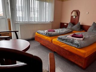 Pension FAULPELZ - Doppelzimmer mit Bad - Niederorschel - 9