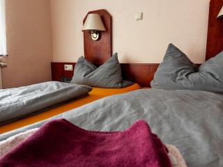 Pension FAULPELZ - Doppelzimmer mit Bad - Niederorschel - 5