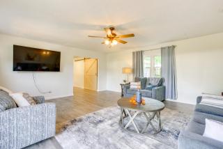 Logansport Home with Deck 4 Mi to Downtown! - Logansport - 5