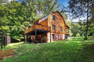 Cozy Cabin Where Comfort Meets Fun! - - 0