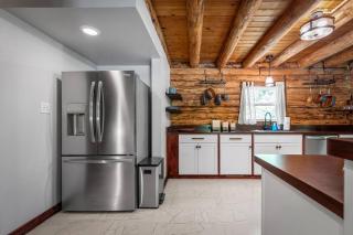 Cozy Cabin Where Comfort Meets Fun! - - 5