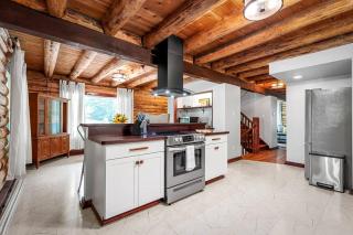 Cozy Cabin Where Comfort Meets Fun! - 8