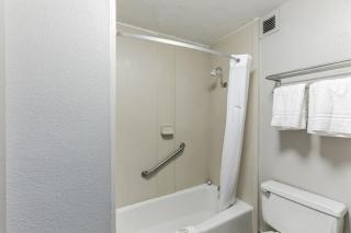 371F Days 2 connected rooms - Roanoke - 5
