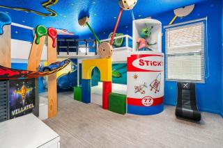 8017OS - 10 Bed - Scenic Seas - ST015V - Davenport - 2