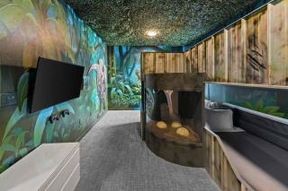 Fun-Filled Villa with Dino BR, Arcade, Theater, Pool - Davenport - 7