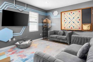 Chic Villa with Fashionista BR, Theater & Game Loft - 4