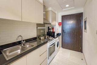 Damac Hills Carson studio on Golf Course - Dubai Marina - 4