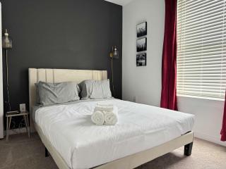 Luxury 2B2B Penthouse with Balcony Downtown 542Blvd - 8