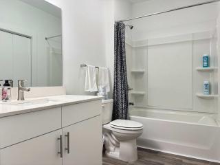 Luxury 2B2B Penthouse with Balcony Downtown 542Blvd - 6