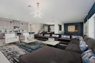 Villa Near Disney with Superhero BR, Theater & Arcade - Kissimmee - 4