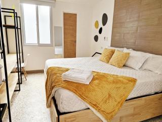 Spacious-Comfortable, King bed, Miraflores Area H16 - El Rodeo - 5