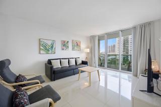Beautiful and big Apartment by the beach - Sunny Isles Beach - 8