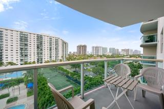 Beautiful and big Apartment by the beach - Sunny Isles Beach - 9