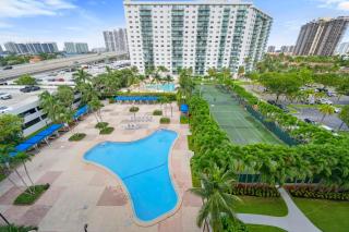 Beautiful and big Apartment by the beach - Sunny Isles Beach - 0