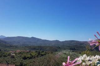 Spacious Retreat with Captivating Mnt View - Sotiriánika - 0