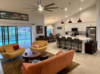 Coral Vista-New Beautiful 3 Bedroom with Pool Canal - Cape Coral - 1