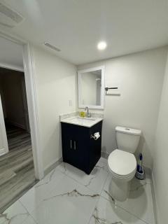 Bright Queen Room close to Sheridan College and Airport - Brampton - 2