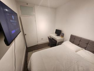 Flat with Work Station, Monitor, Smart TV & Netflix - 4