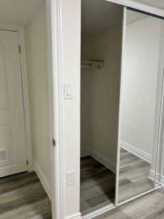 Bright Queen Room close to Sheridan College and Airport - Brampton - 7