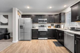 Roomy Getaway! Elevate Your Stay 6 Mins to RIC! - Sandston - 7