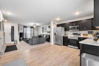 Roomy Getaway! Elevate Your Stay 6 Mins to RIC! - Sandston - 2