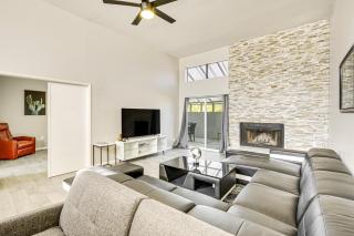 16 Mi to Dtwn Phoenix Home with Patio and Fireplace! - Phoenix - 0