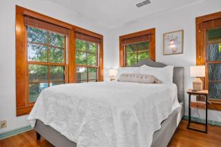 LeMay Haus - Fire Pit, Heated Pool & Close to Main - 3