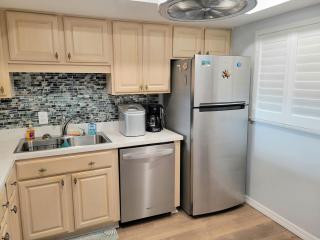 310 - Incredible ocean and pool views 1 bedroom - New Smyrna Beach - 3