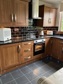 Bright modern 2 bedroom apartment Free parking and WI-FI - 9