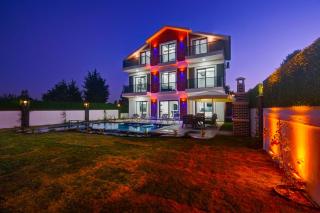 Villa Orenda - - 7