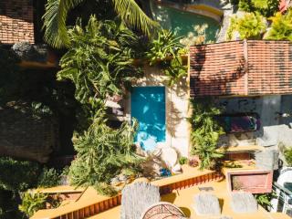 Jungle Hideaway in the Heart of Town with Heated Pool - 7