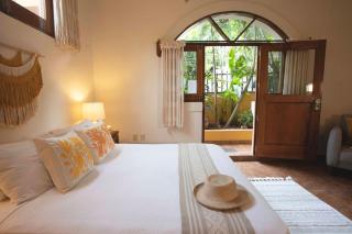 Tranquil Studio in the Heart of Town with Heated Pool - 9